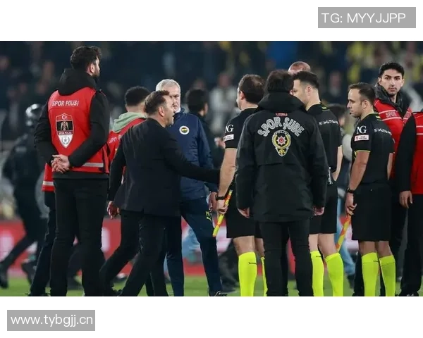 穆里尼奥对半场表现不满直言想换下九人球队晋级16强之路艰辛